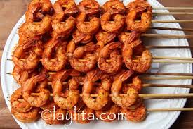 Brochetas de camarón