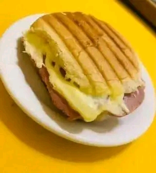 Tostadas de queso y jamón