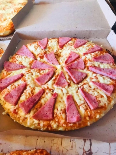Pizza con  jamon vicking